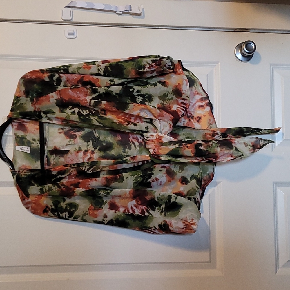 Live 4 Truth floral tie-front blouse, XL